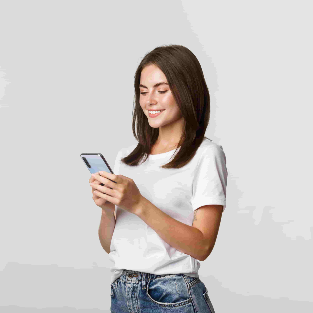 Algunos modelos de celulares ya permiten conectarse a la red satelital de Starlink sin antenas ni redes móviles. Foto, Freepik. 