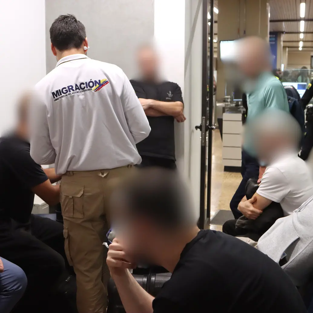 <br />Grupo de turistas proveniente de Nueva York fueron inadmitidos por Migración en el José María. FOTO Cortesía