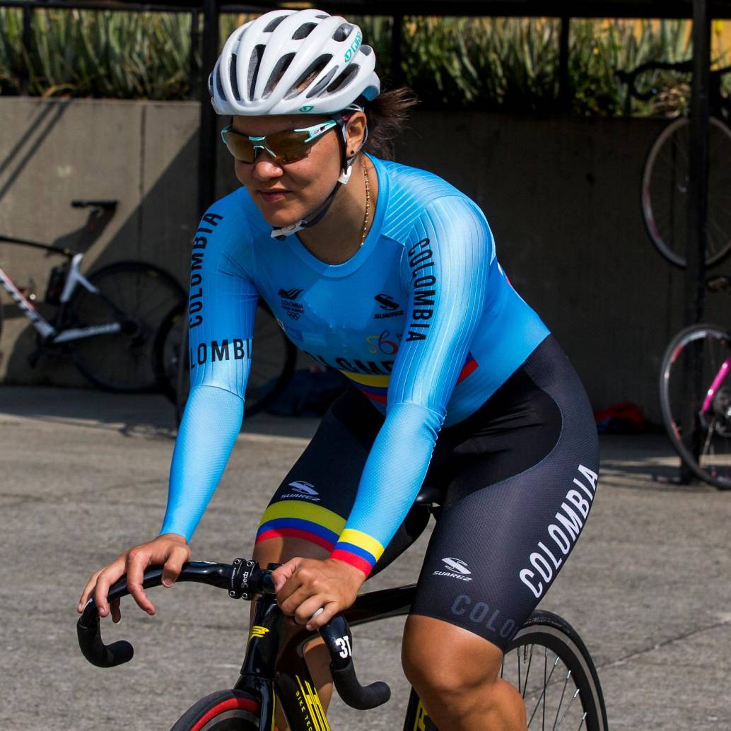 Stefany Cuadrado tiene 18 años. Empezó a montar bicicleta en 2021 con su mamá, durante la pandemia. En el mundial juvenil de pista se colgó tres medallas de oro. Es campeona mundial. FOTO GETTY