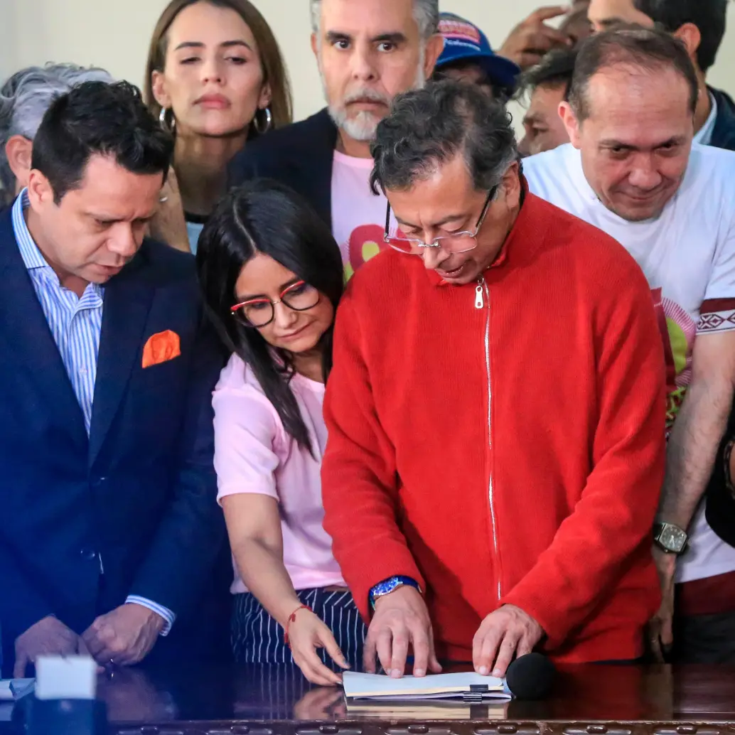 La Plaza de Bolívar fue el escenario elegido por Petro para lanzar su propuesta de consulta popular este primero de mayo. FOTOS Colprensa