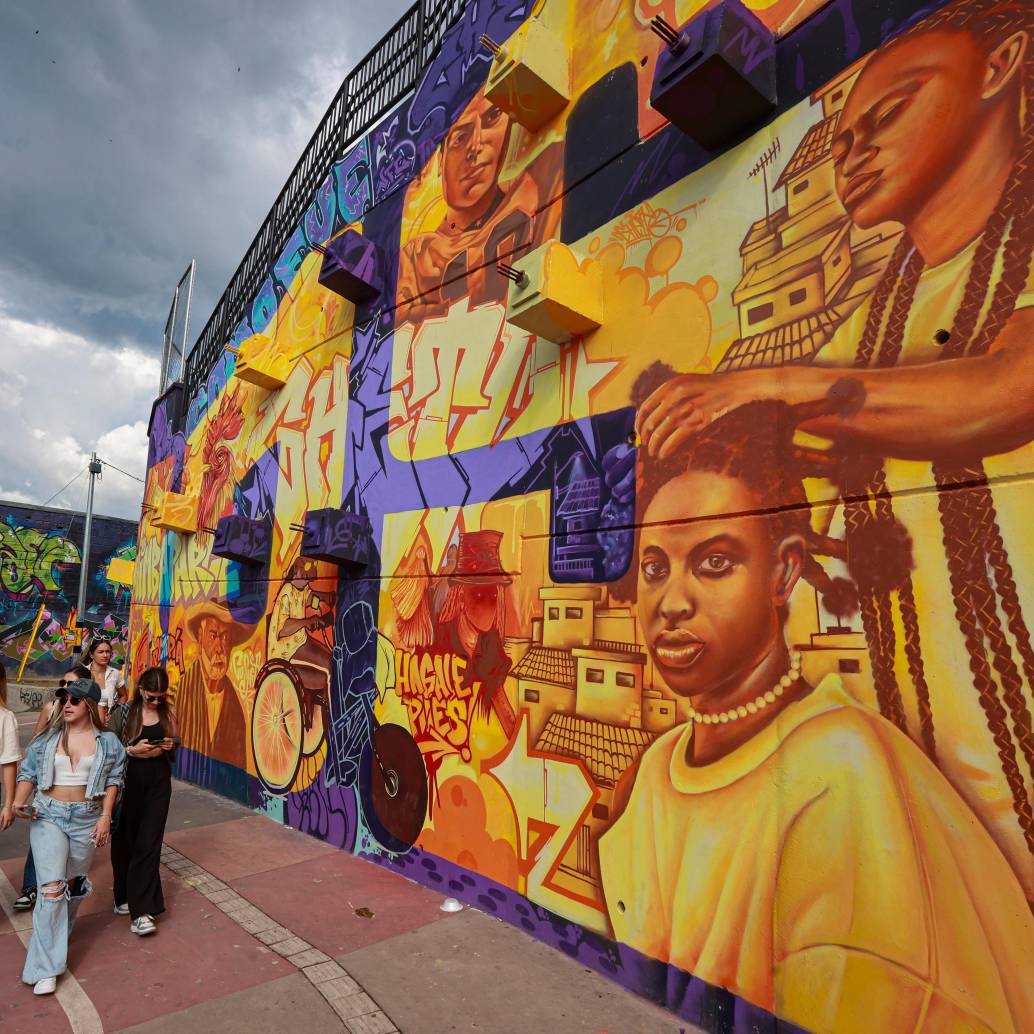 Estas obras de arte urbano no solo embellecen el barrio, sino que también cuentan la historia de una comunidad que ha superado la violencia y la estigmatización, que ha encontrado en el arte una forma de sanar sus heridas y de construir un futuro mejor. Foto: Manuel Saldariaga Quintero.