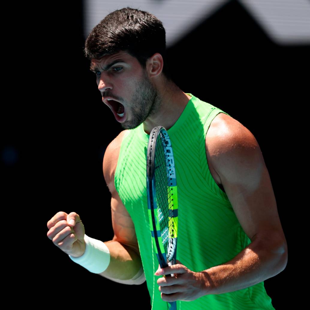 Carlos Alcaraz y su festejo tras clasificarse para la semifinal del Abierto de Australia. FOTO GETTY