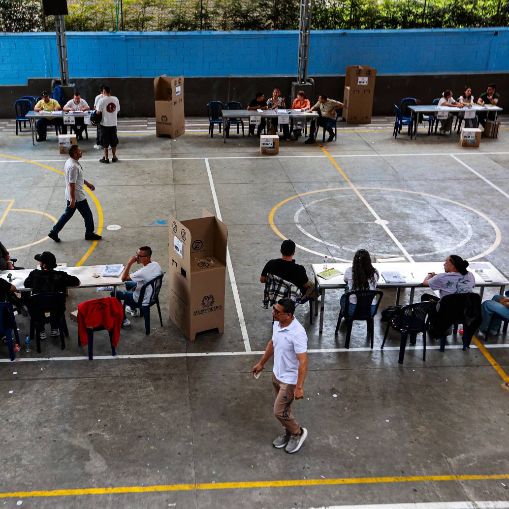 La segunda vuelta presidencial será el 21 de junio, entre Abelardo de la Espriella e Iván Cepeda. FOTO: MANUEL SALDARRIAGA.