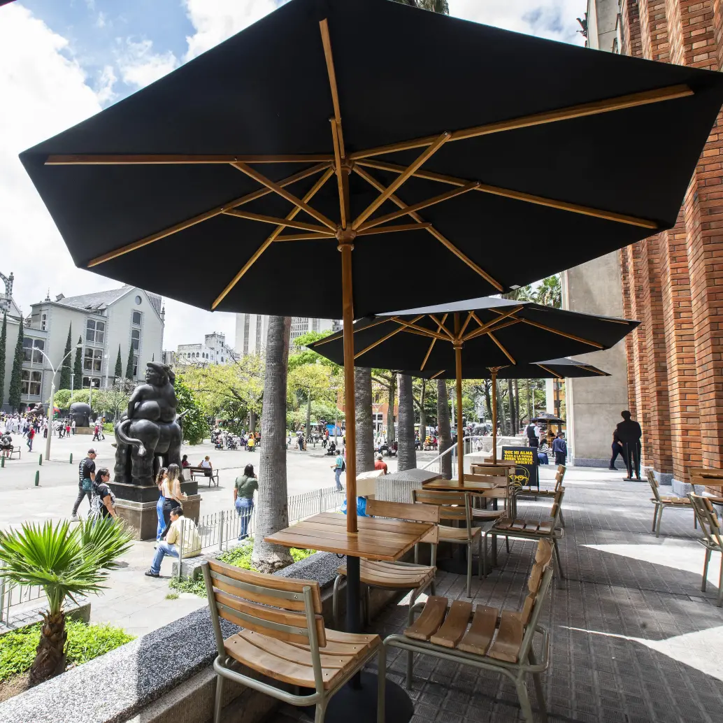 Uno de los negocios ubicado en la zona de la Plaza Botero. Foto: EL COLOMBIANO