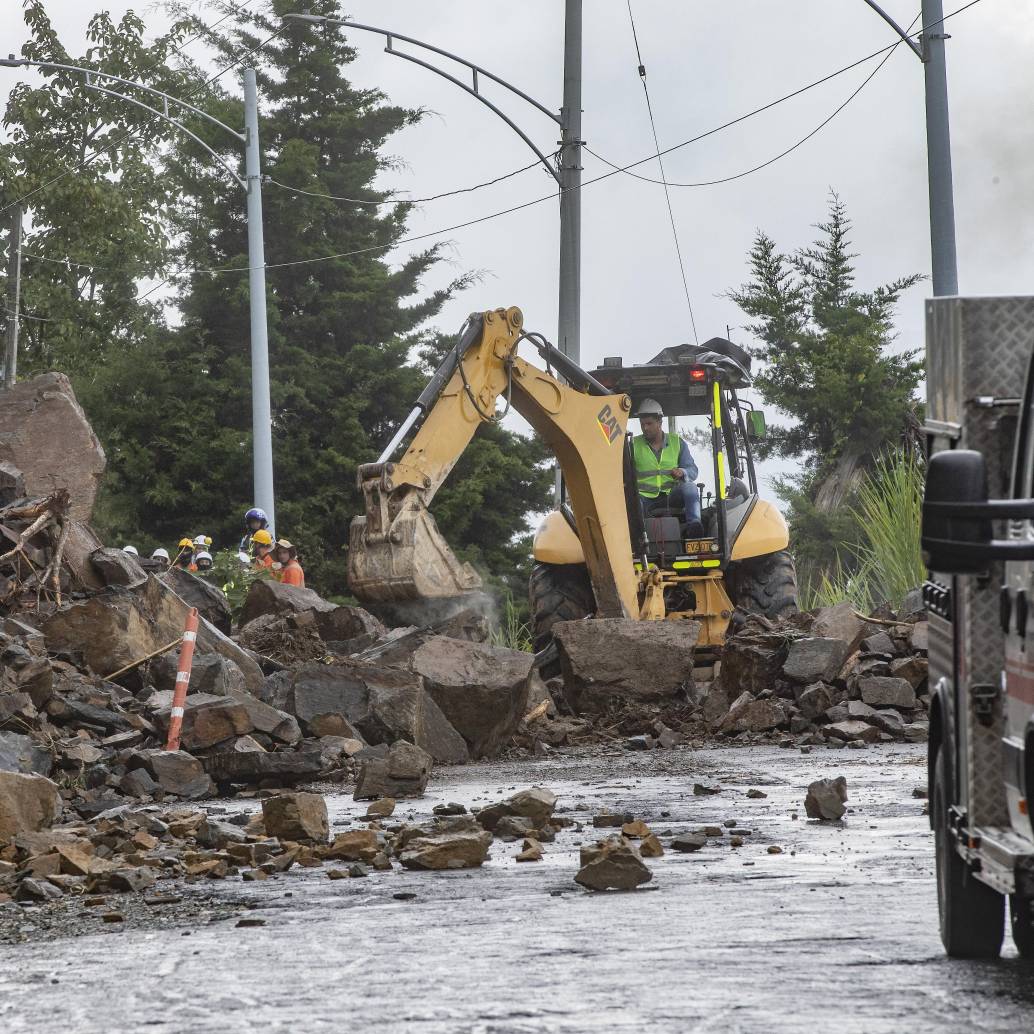Uno de los tantos derrumbes que se han presentado en la vía a Santa Elena durante las temporadas de lluvias. FOTO: Esneyder Gutiérrez