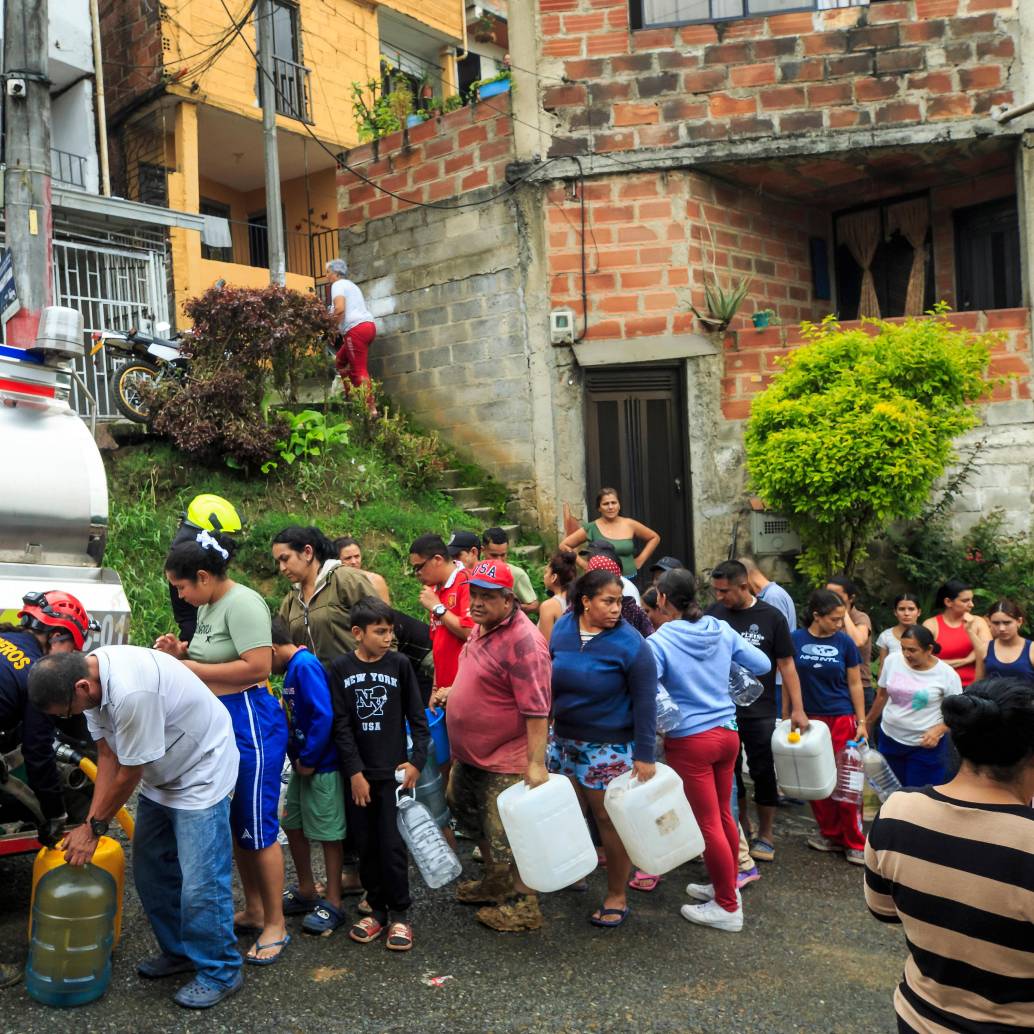  Con 35 rutas de carrotanques (30 para el sector residencial y 5 para el sector salud y grandes superficies), EPM atenderá a alrededor de 1.500.000 personas que este fin de semana tendrán interrupción programada del servicio de acueducto. FOTO: CAMILO SUÁREZ ECHEVERRY