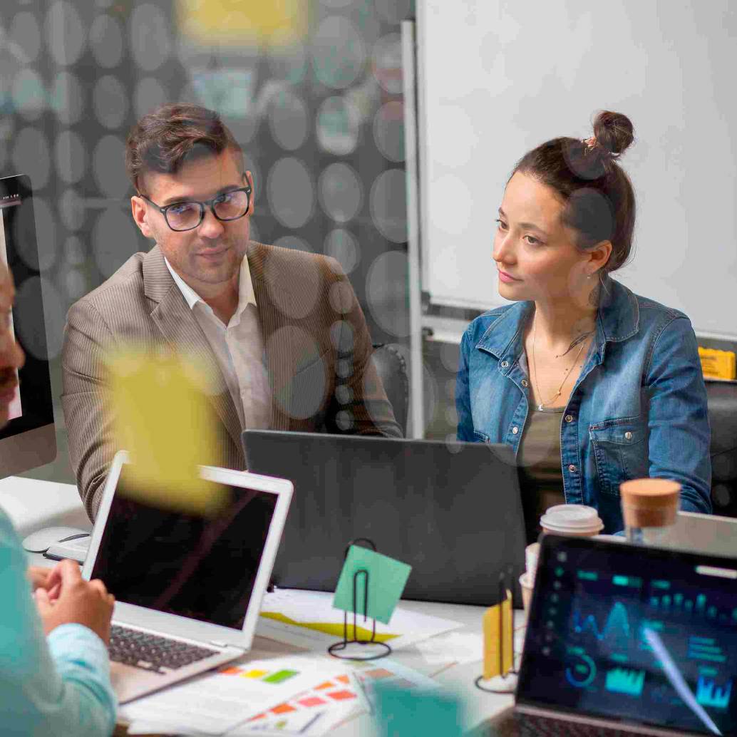 La adopción de IA y la apertura al talento global están redefiniendo el futuro de las PyMEs en Colombia. FOTO: Cortesía DEEL