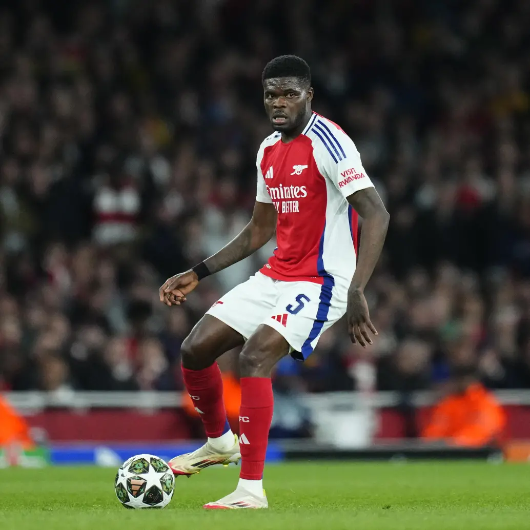 Thomas Partey fue citado por la justicia británica tras una investigación iniciada en 2022. (Photo by Jose Breton / NurPhoto via AFP)