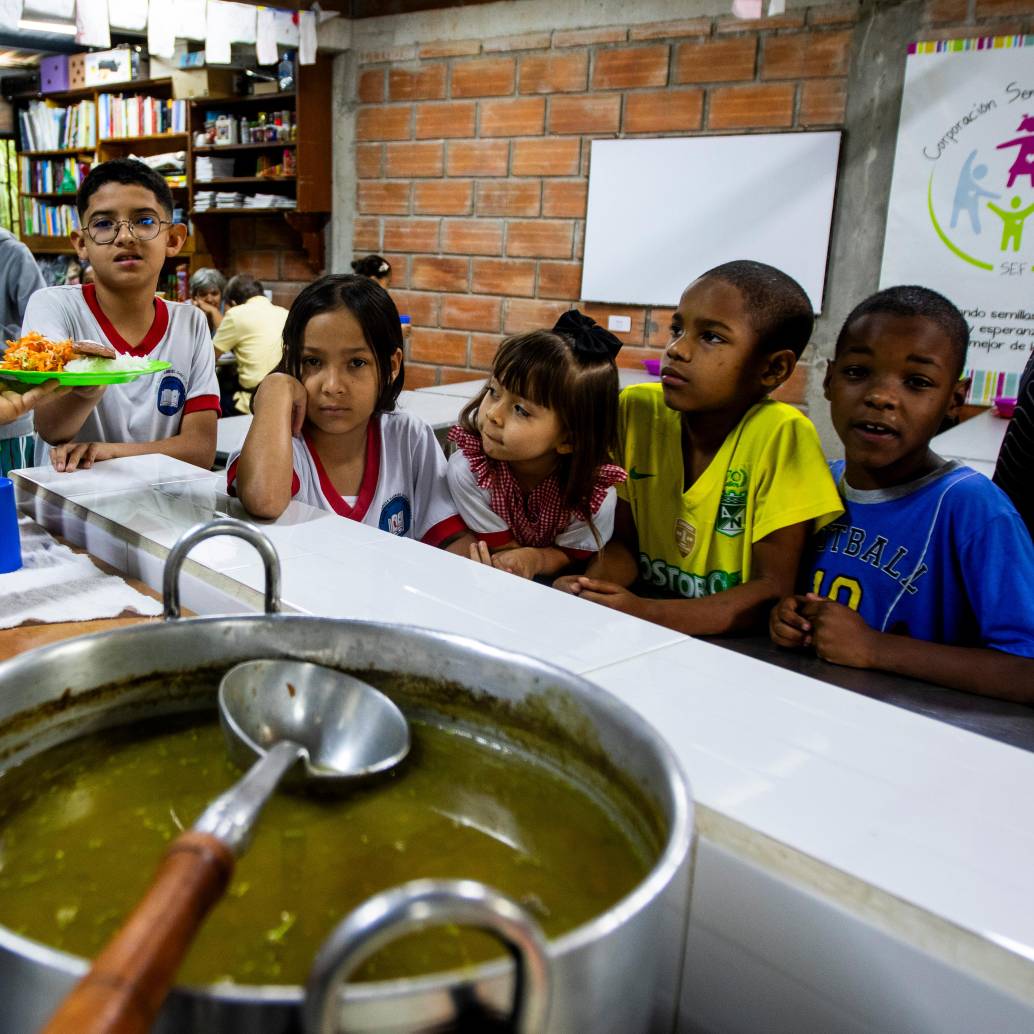 Cada familia aporta $4.000 por usuario, pero con frecuencia no tienen con qué y toca recurrir a padrinos que subsidien la cuota. FOTO: JULIO HERRERA