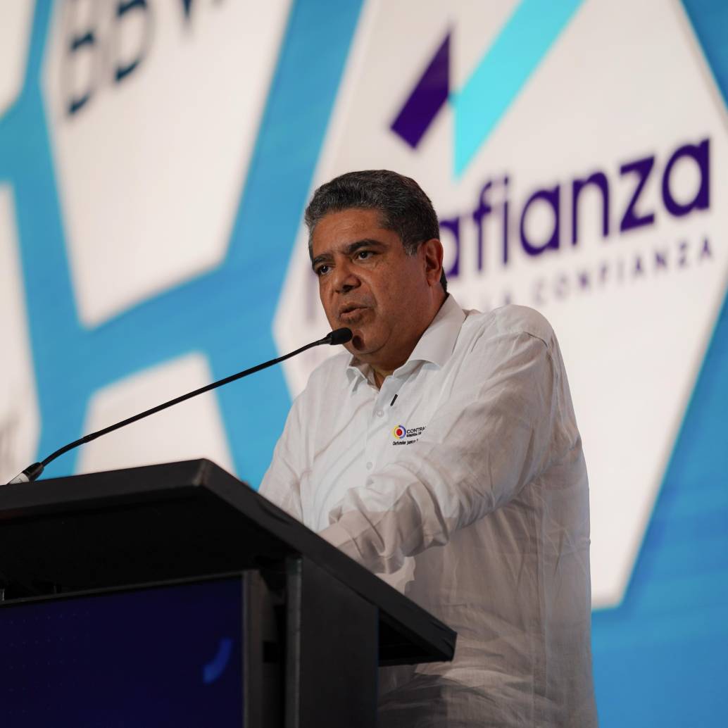 El Contralor General de la República, Carlos Hernán Rodríguez, calificó como ambiciosa la meta de recaudo tributario planteada por el Gobierno en el Presupuesto General de la Nación para 2025. Foto: Cortesía