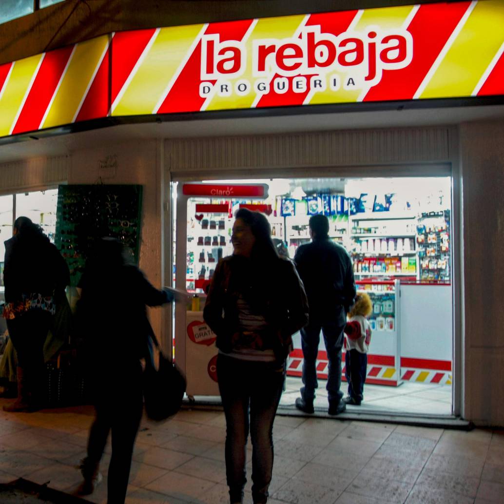 La SAE entregó de manera oficial 880 almacenes de Drogas La Rebaja al Gobierno Nacioanl. FOTO COLPRENSA. 