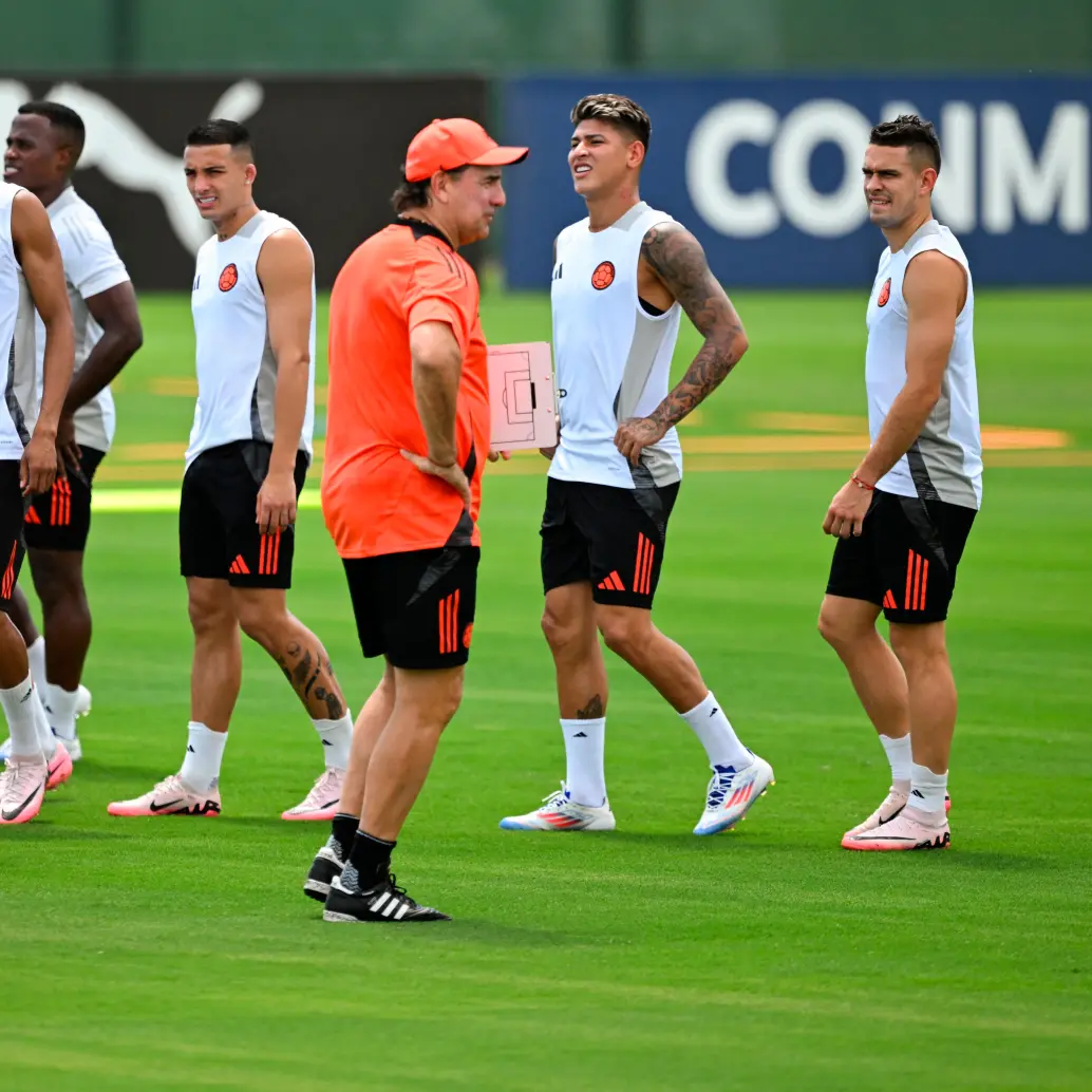El técnico Néstor Lorenzo inició gira internacional para ultimar detalles de la lista definitiva al Mundial. FOTO AFP 