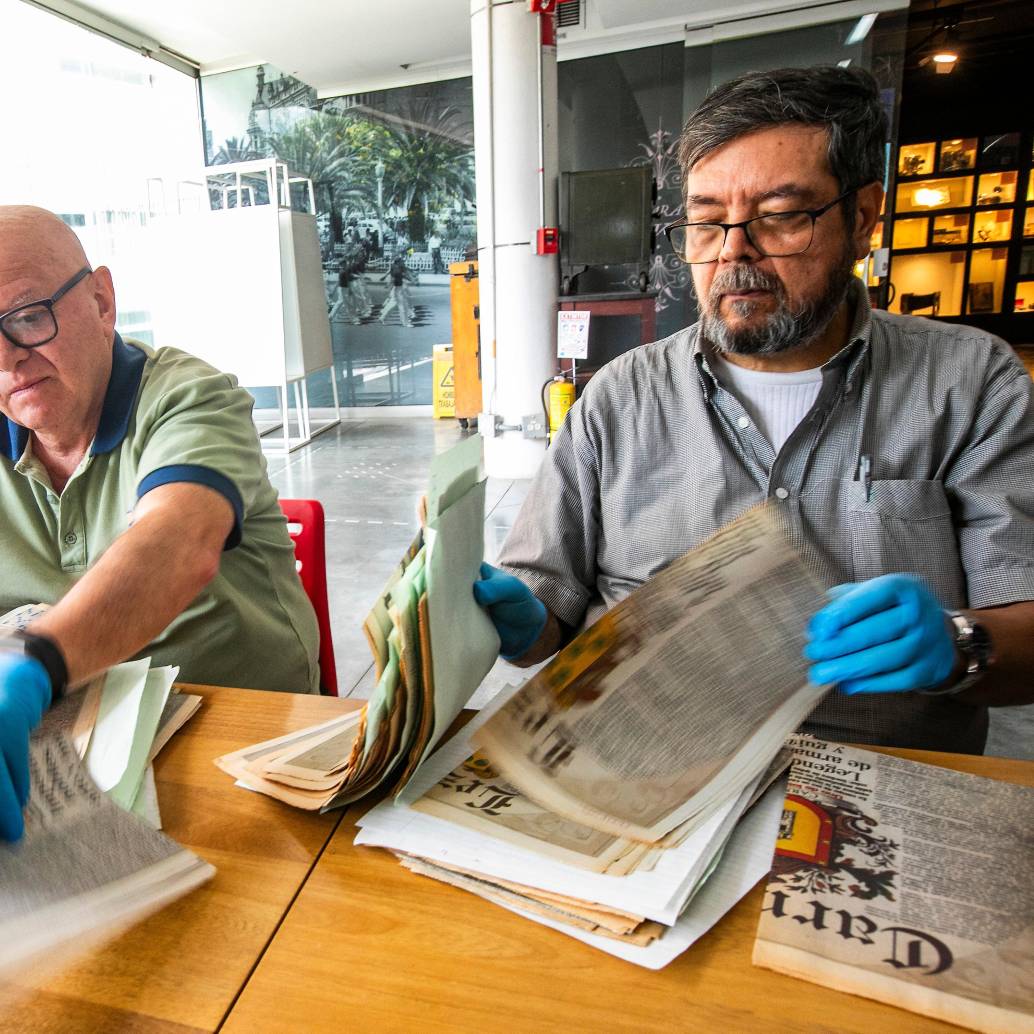 El Grupo de Genealogías fue creado en el 2018, desde entonces se reúne semanalmente en la Biblioteca Pública Piloto (BPP), en el barrio Carlos E. Restrepo de Medellín. FOTO Esneyder Gutiérrez.