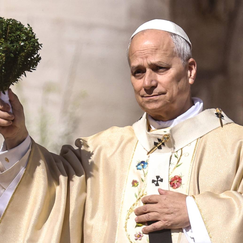 De nombre civil Robert Prevost, el papa León XIV celebró la primera misa pascual de su pontificado. De temperamento reservado, León XIV no habló en concreto de ningún conflicto actual. FOTO GETTY