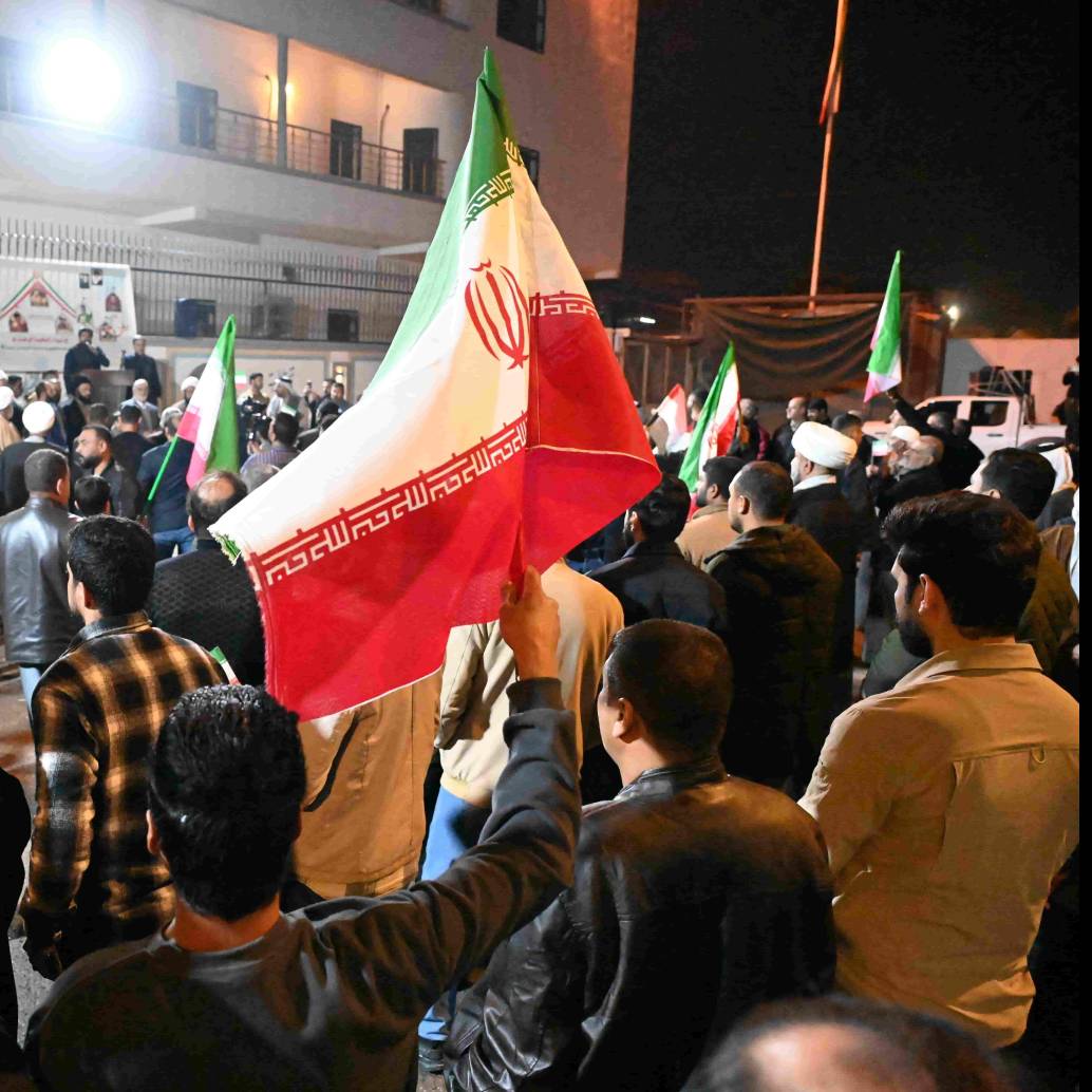 Manifestantes en Irán protestan pese al apagón casi total de internet, una medida que el régimen ha utilizado en ciclos anteriores de movilización social y represión. FOTO: AFP