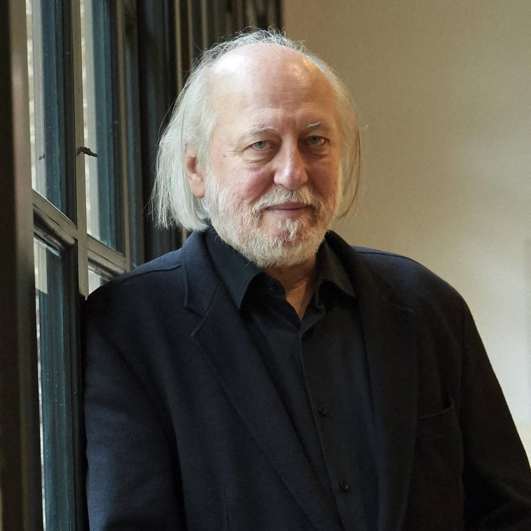 László Krasznahorkai ha llevado al cine varias de sus obras más reconocidas junto al director Béla Tarr, en producciones aclamadas por su forma y profundidad filosófica. FOTO AFP