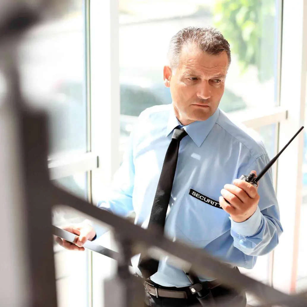 Las personas interesadas en aplicar a las ofertas de empleo en vigilancia y aseo, deberán registrarse en Magneto Empleos. FOTO: SHUTTERSTOCK