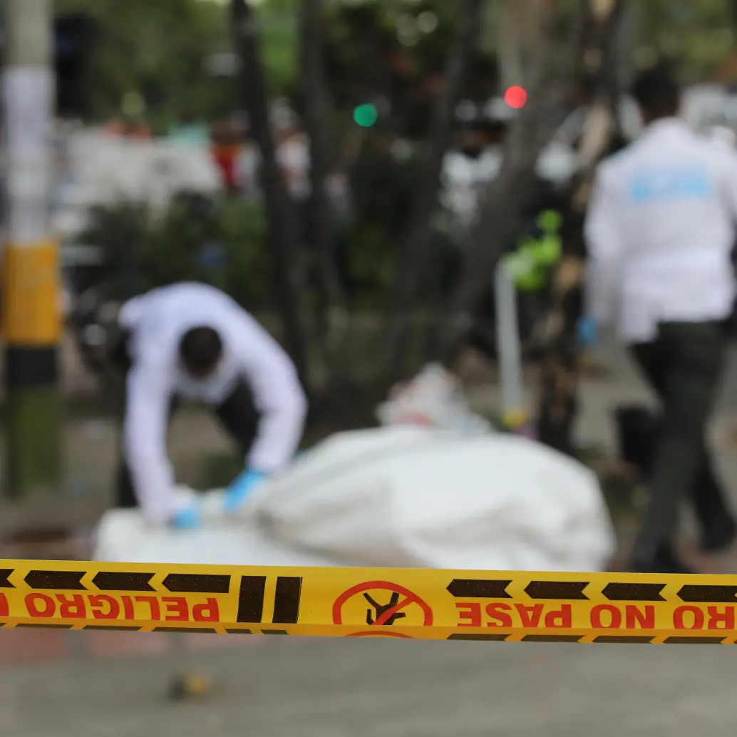 Las autoridades abrieron una investigación para esclarecer las condiciones en las que fueron asesinados dos habitantes de calle en Medellín. FOTO: Edwin Bustamante Restrepo. Archivo El Colombiano