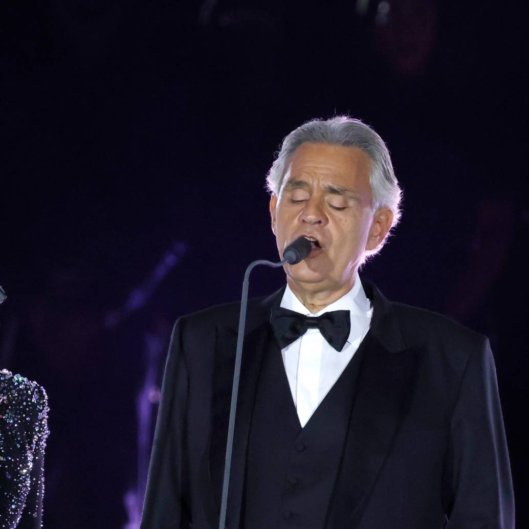 Karol G durante su presentación en el Vaticano, donde cantó junto a Andrea Bocelli en el evento Grace for the world. FOTO GETTY 