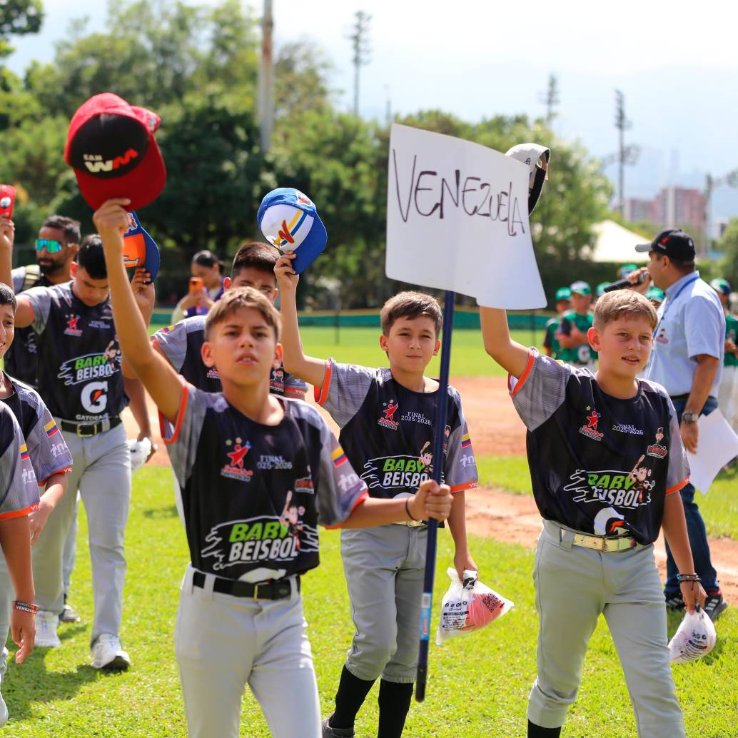 Los peloteros del equipo de la academia Wiston Márquez de Mérida, Venezuela, llegaron a la capital de Antioquia entre el domingo y lunes para disputar el Baby Béisbol 2026. <span class="mln_uppercase_mln">FOTO</span> <b><span class="mln_uppercase_mln">cortesía los paisitas-donaldo zuluaga</span></b>