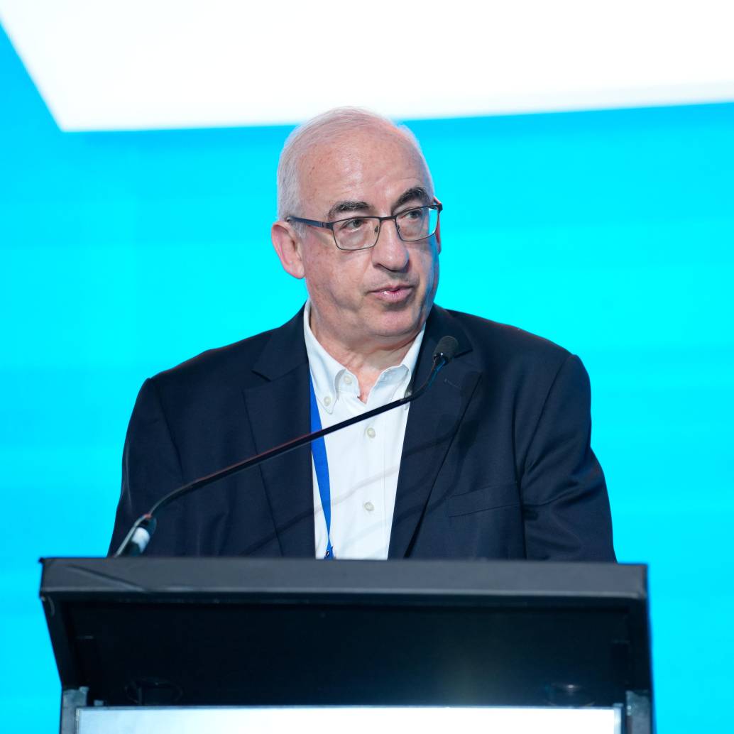 Leonardo Villar, gerente del Banco de la República, aseguró que falta la firma de un contrato administrativo clave, a menos de un mes de que rija la reforma pensional en Colombia. FOTO Manuel Forero, Asobancaria