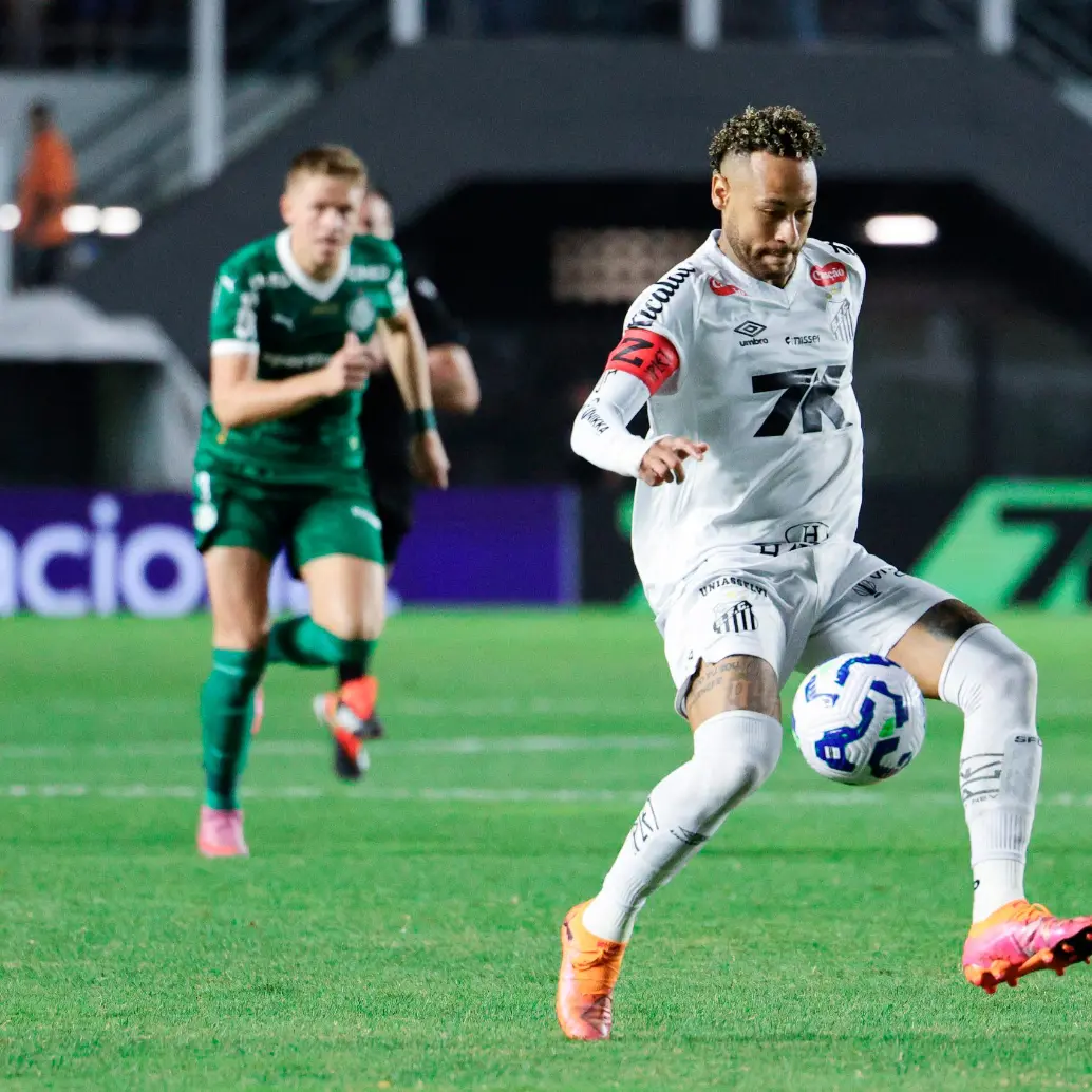 El santos de Brasil de Neymar ya ingresó a la zona de descenso y el brasileño es baja por molestia en la rodilla. Foto: GETTY. 