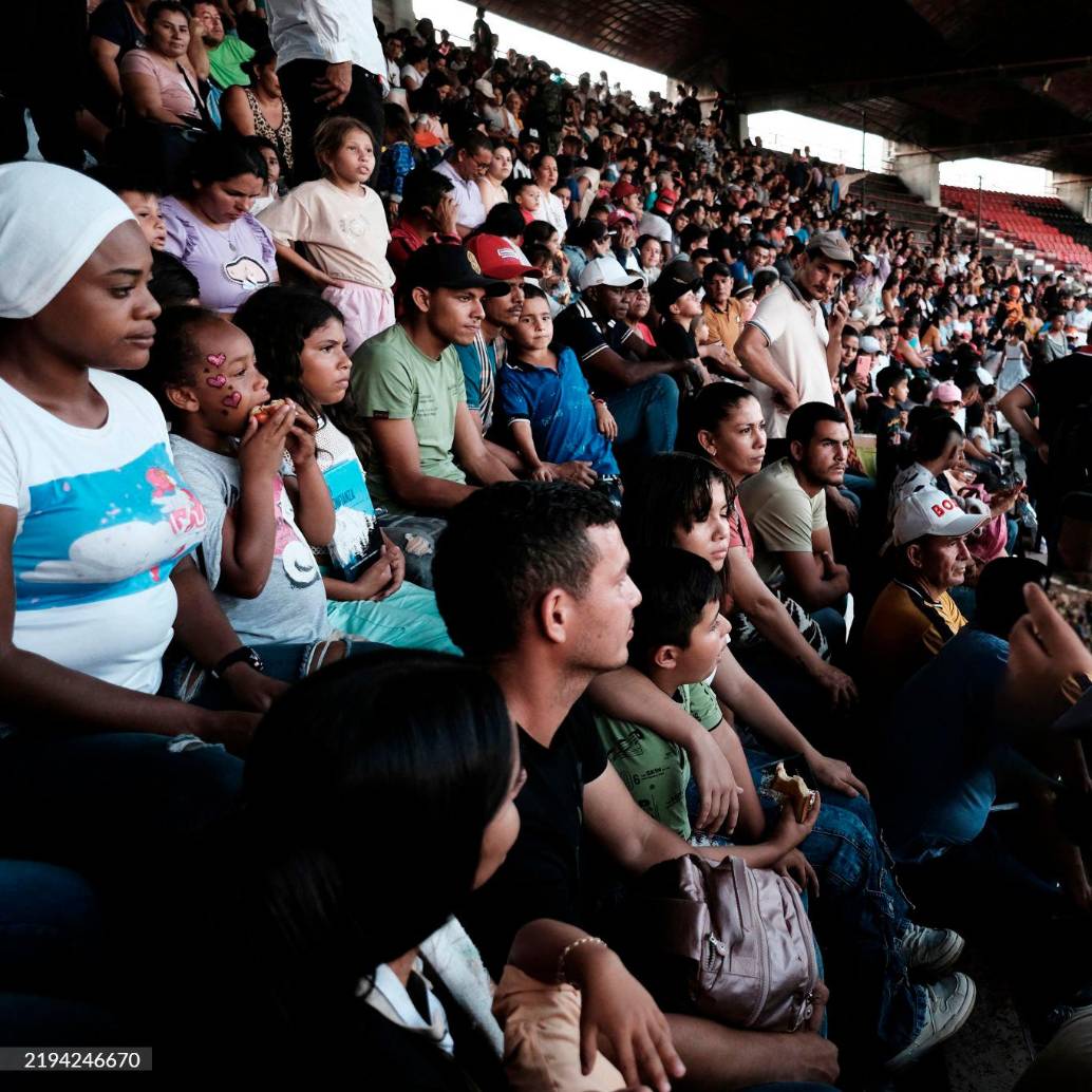 La crisis humanitaria provocó el desplazamiento forzado de al menos 70.000 personas. FOTO COLPRENSA