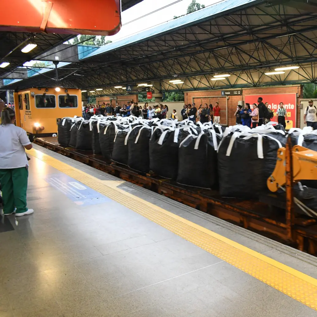 Aspecto de la locomotora que por estos días transita por las estaciones del Metro de Medellín. FOTO: Cortesía Metro de Medellín