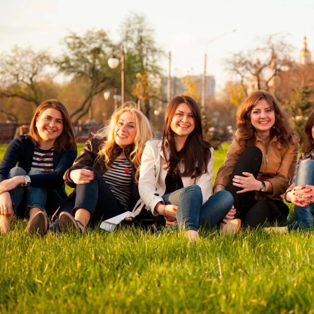 Las mujeres educadas y urbanas prefieren la amistad y la soltería a los noviazgos. FOTO: Depositphotos