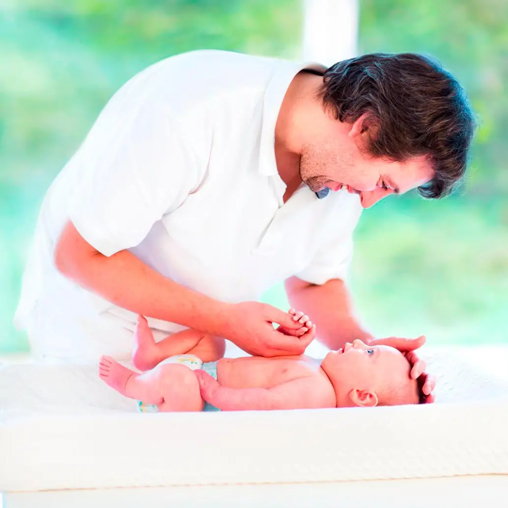 La licencia de paternidad en Colombia es solo de dos semanas. FOTO Depositphotos.