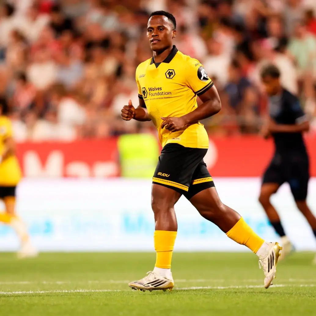 El futbolista colombiano Jhon Arias utiliza el número 10 del Wolverhampton de Inglaterra . FOTO: GETTY
