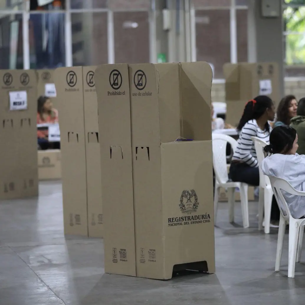 Las urnas vacías, con poca afluencia de personas que fueron a votar. FOTO: CAMILO SUAREZ