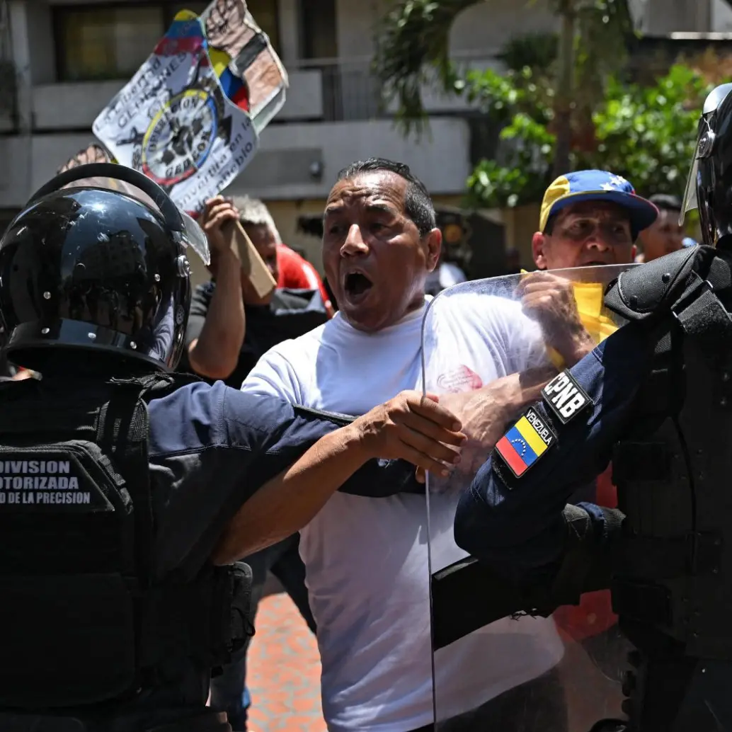 Los ciudadanos intentan llegar a Miraflores. FOTO: AFP