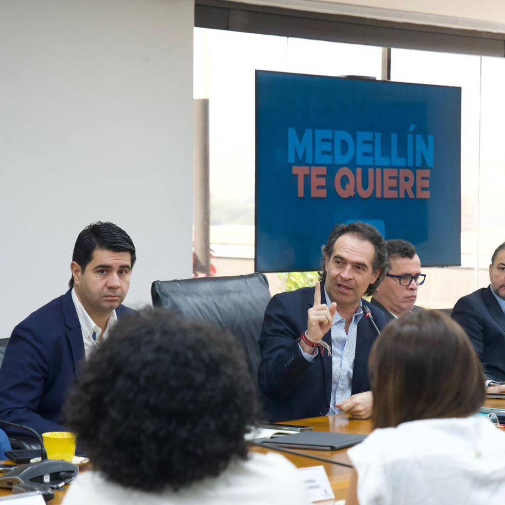 Federico Gutiérrez se reunió este lunes con la bancada antioqueña en el Congreso. FOTO: CORTESÍA ALCALDÍA DE MEDELLÍN.