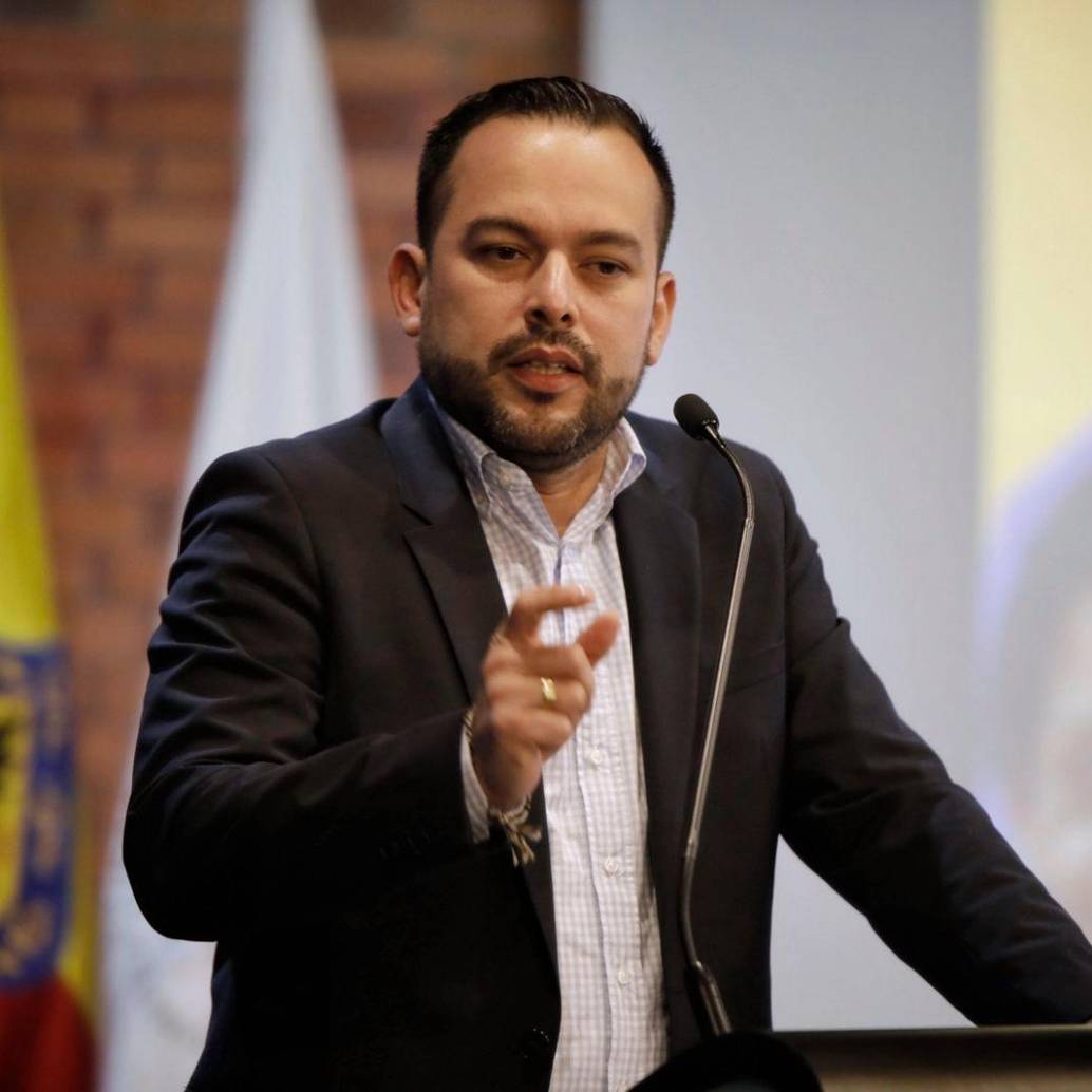 El ministro de Energía, Edwin Palma, indicó que en agosto presentará al Congreso el proyecto que busca bajar las tarifas de energía. FOTO CORTESÍA. 