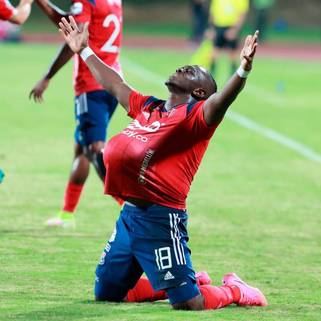 La celebración de Edwuin Cetré tras su anotación de penalti. FOTO MANUEL SALDARRIAGA