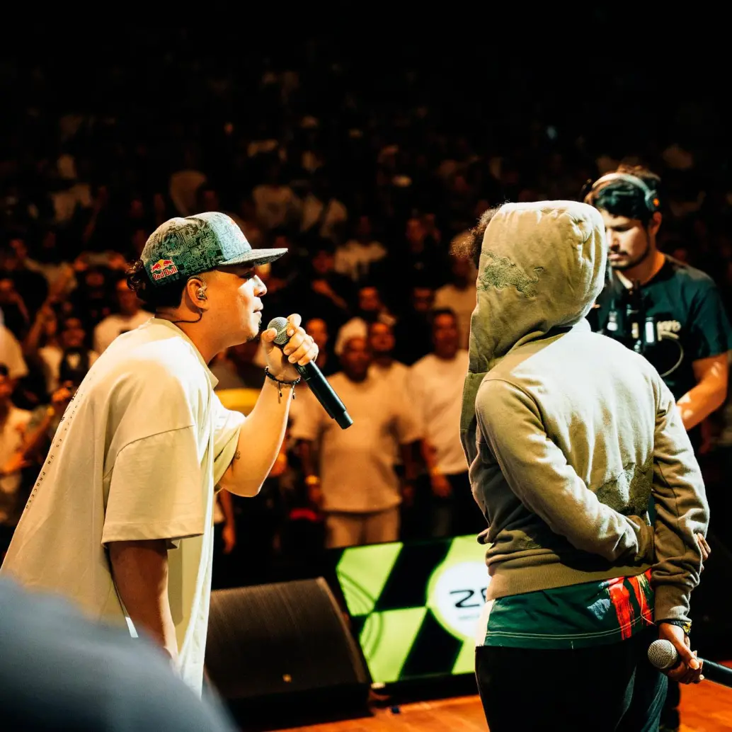 De izquierda a derecha Valles T y Marithea, dos de los representantes más importantes de freestyle del país. Foto cortesía Ricardo Segura @richieseg.