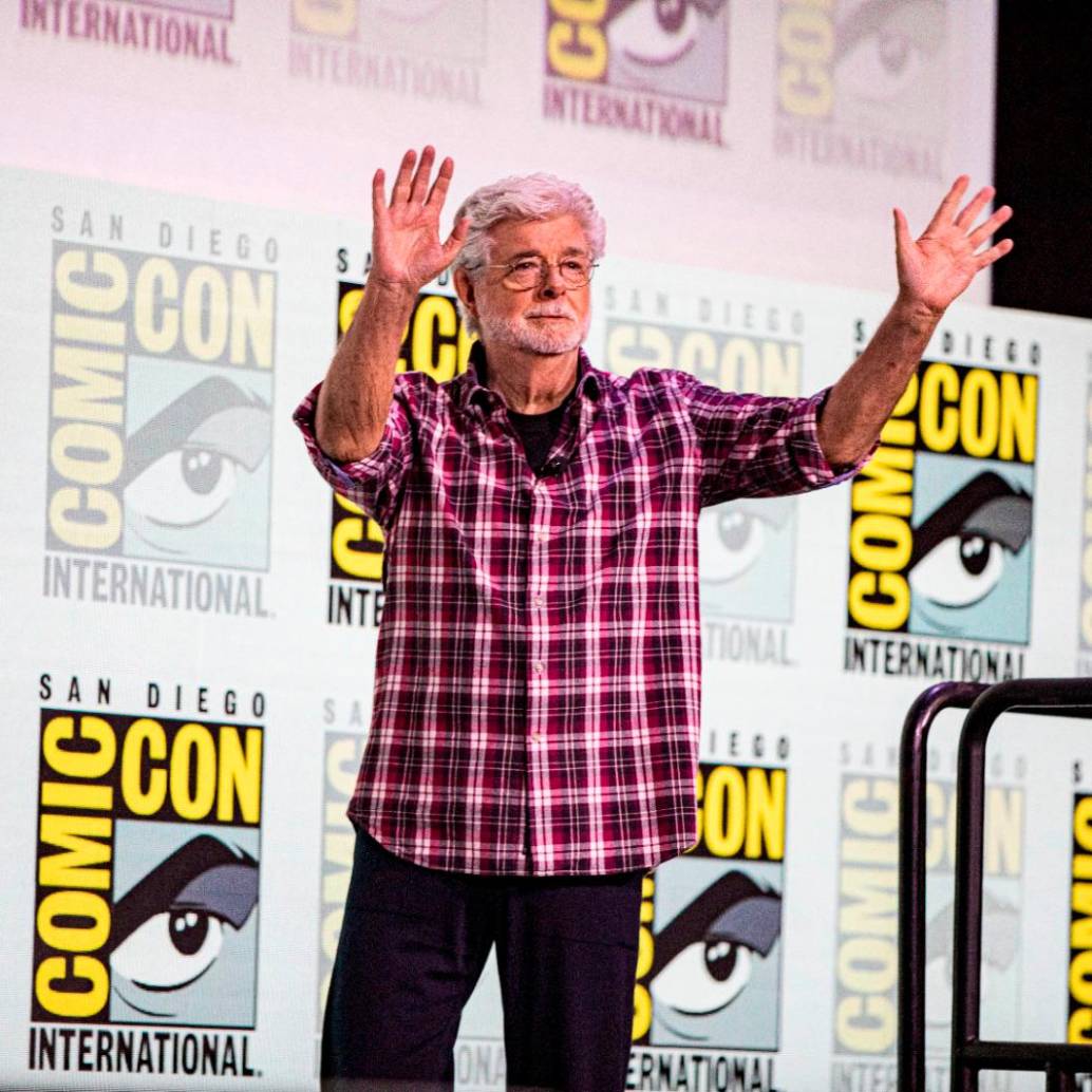 George Lucas fue recibido una ovación por miles de fanáticos durante su histórica primera aparición en la Comic-Con. FOTO Getty