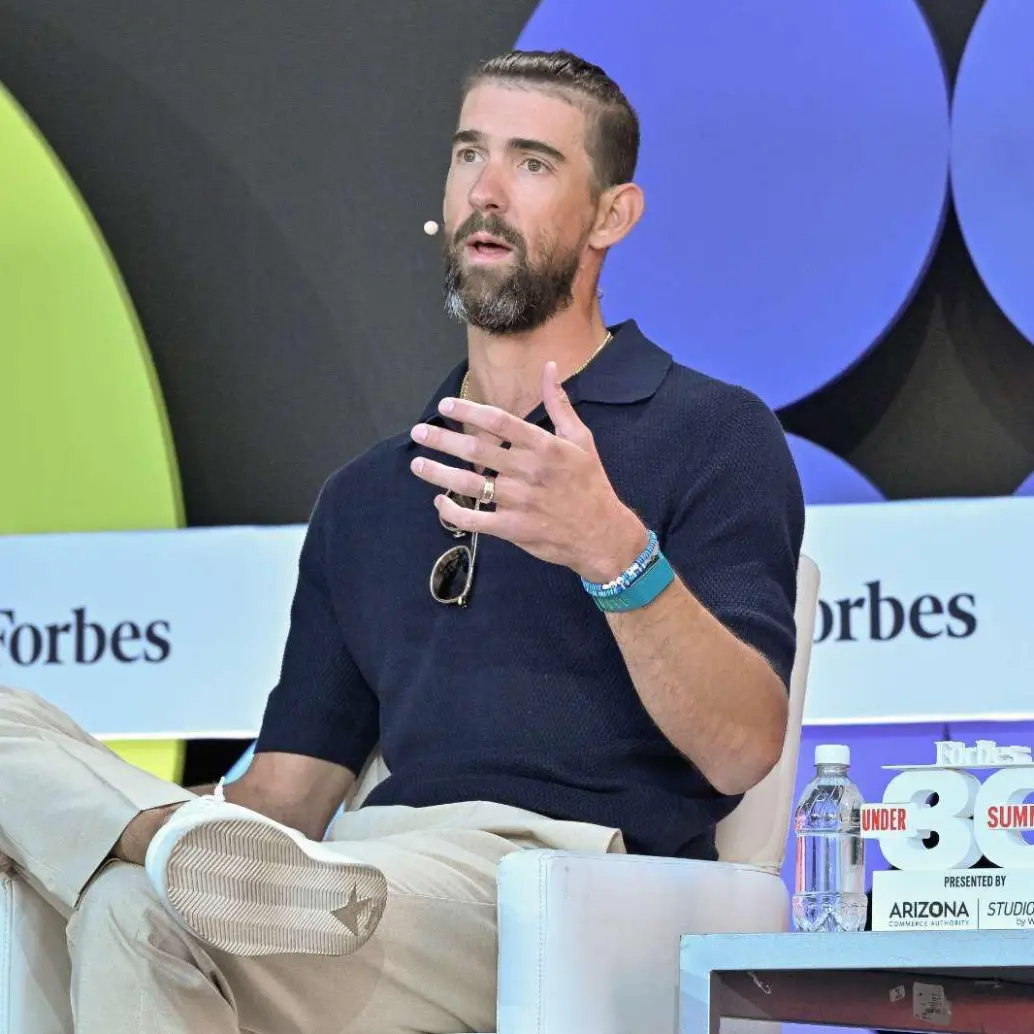 Michael Phelps ganador de múltiples medallas de oro y récords Mundiales, ahora está enfocado en trabajar por la salud mental de los jóvenes y los niños, gracias a su experiencia de vida. FOTO GETTY 