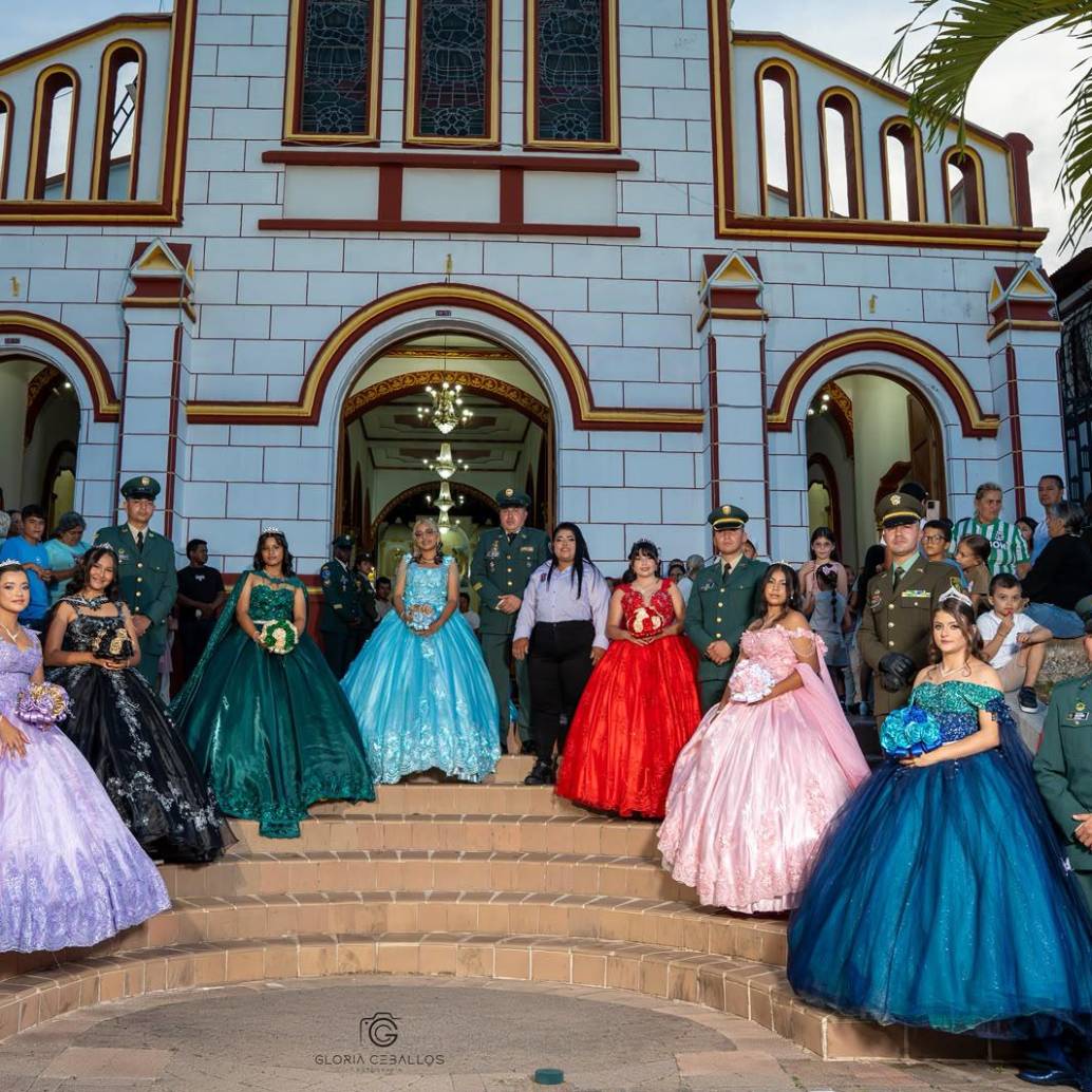 Siete jóvenes campesinas de San Luis, Antioquia, vivieron una fiesta de quinceaños apoyada por comerciantes de todo el pueblo. Foto: Gloria Ceballos, de Las Poderosas.