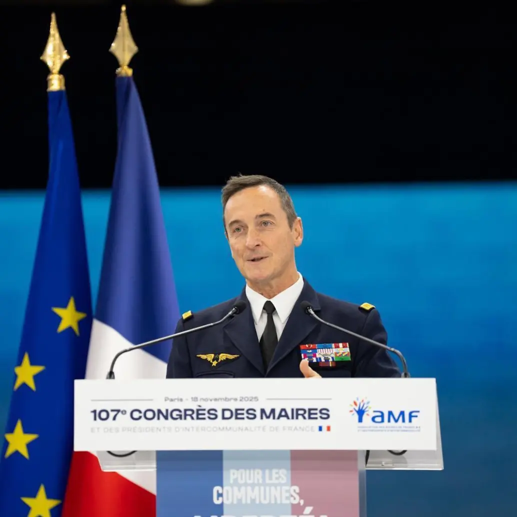 Fabien Mandon, jefe del Estado Mayor francés, durante su intervención ante los alcaldes. FOTO: Fabien Mandon vía X. 