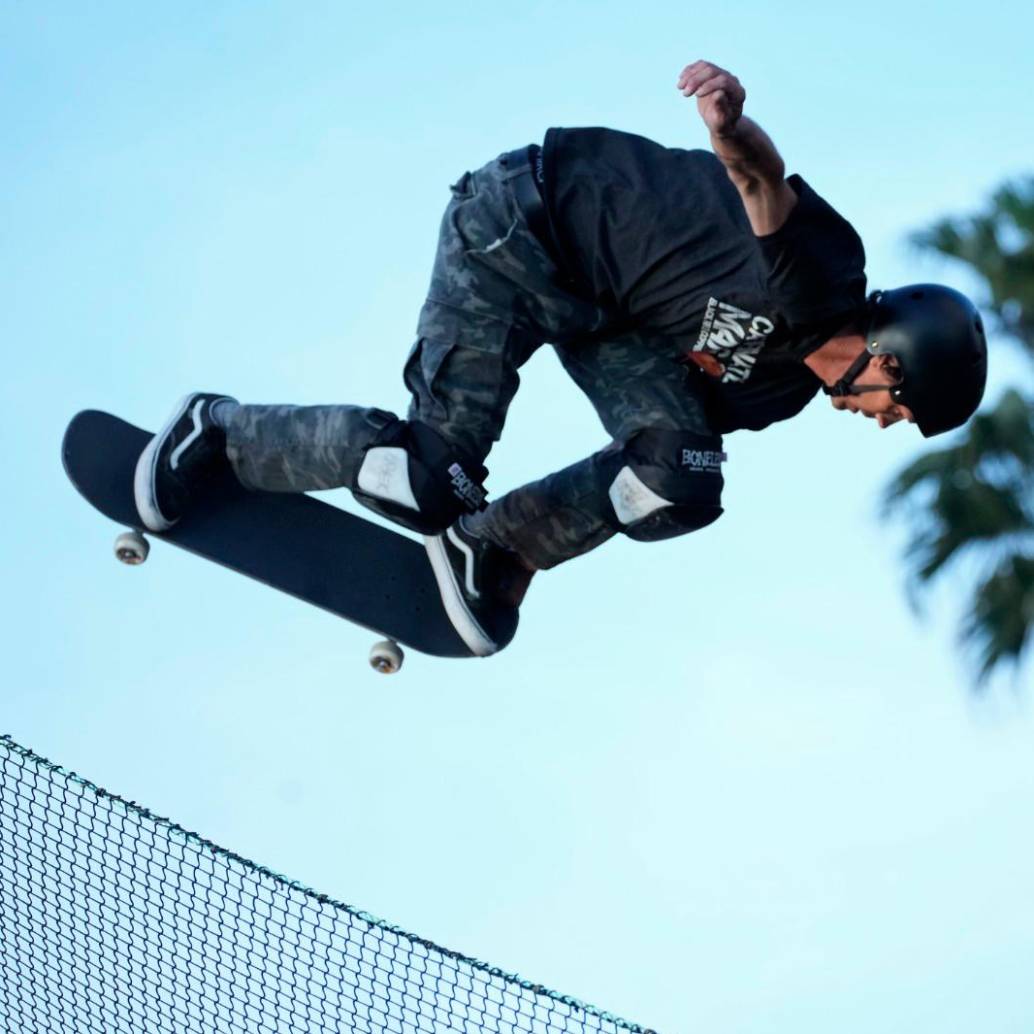 Tony Hawk fue el primero en realizar el 900°, en 1999, truco por el cual fue inmortalizado en los círculos del skate. FOTO Getty