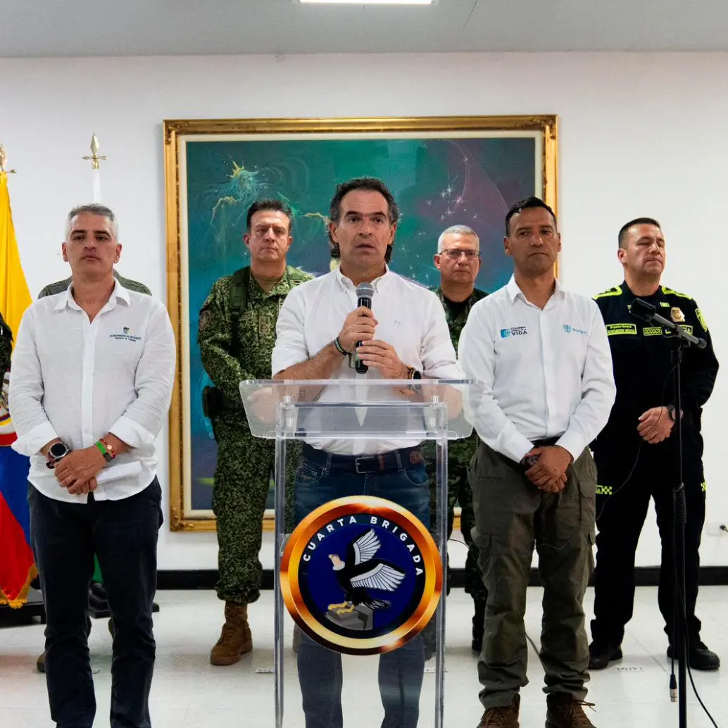 El consejo de seguridad se hizo en la Cuarta Brigada, con asistencia de altos mandos y de 15 alcaldes de municipios antioqueños. FOTO: Alcaldía de Medellín