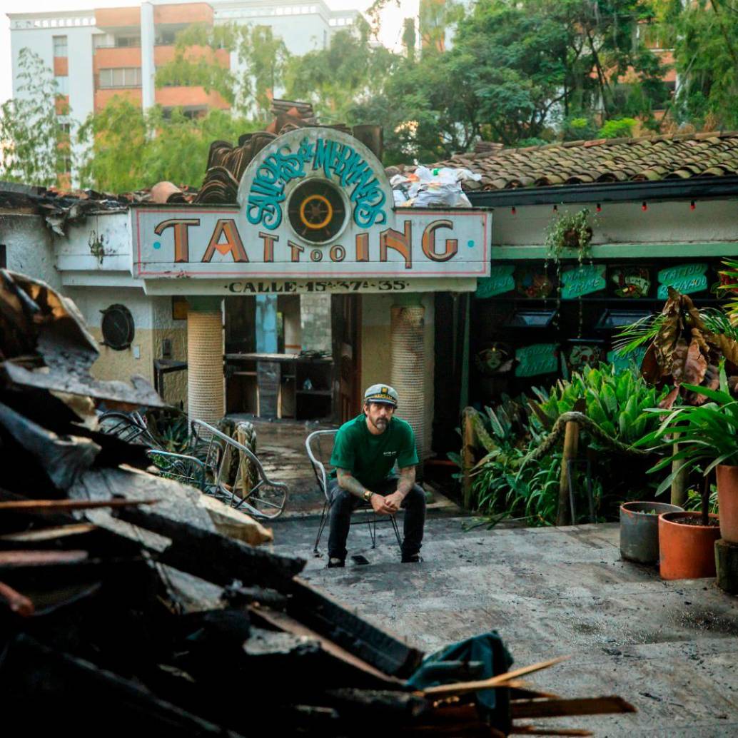 Félix Barrientos estudió diseño industrial en la Universidad Pontificia Bolivariana. La misma universidad en la que hoy es profesor en los cursos de iniciación al tatuaje. FOTO:<b> </b>Camilo Suárez
