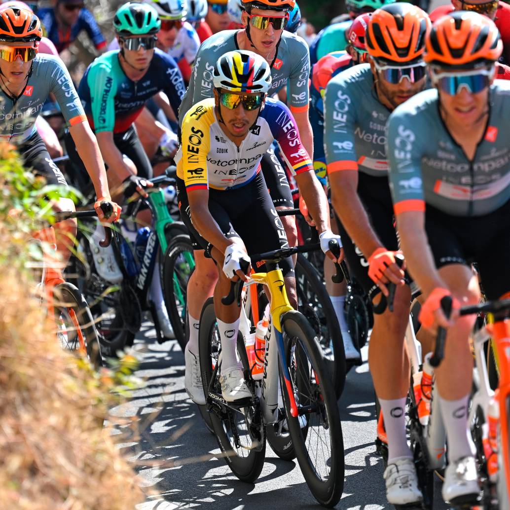 Egan tuvo que hacer un doble esfuerzo para recuperar terreno perdido y cruzar este martes con el mismo tiempo que el pelotón principal en la cuarta etapa del Giro de Italia. FOTO: GETTY