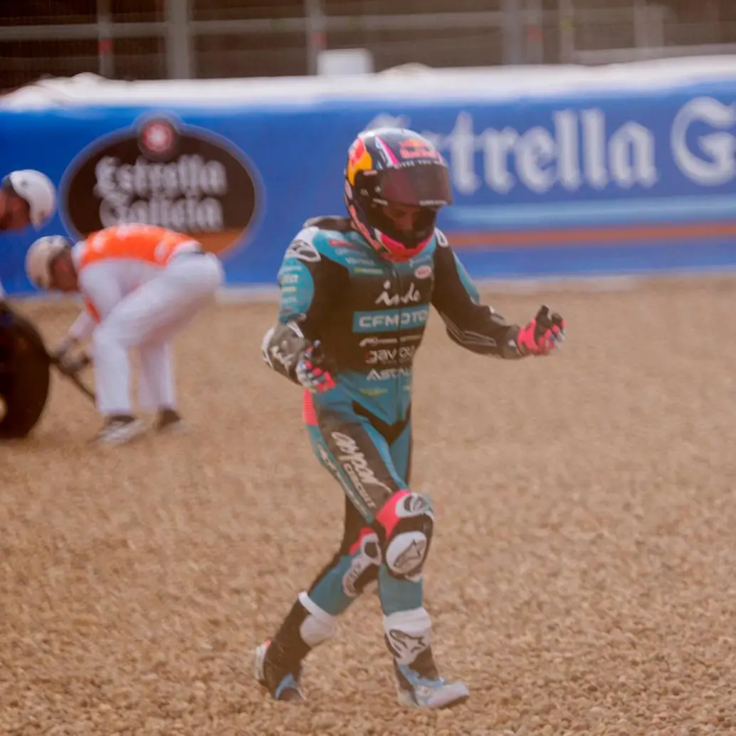 Afortunadamente David Alonso no tuvo consecuencias graves pese a que su moto quedó destruida. FOTOS GETTY