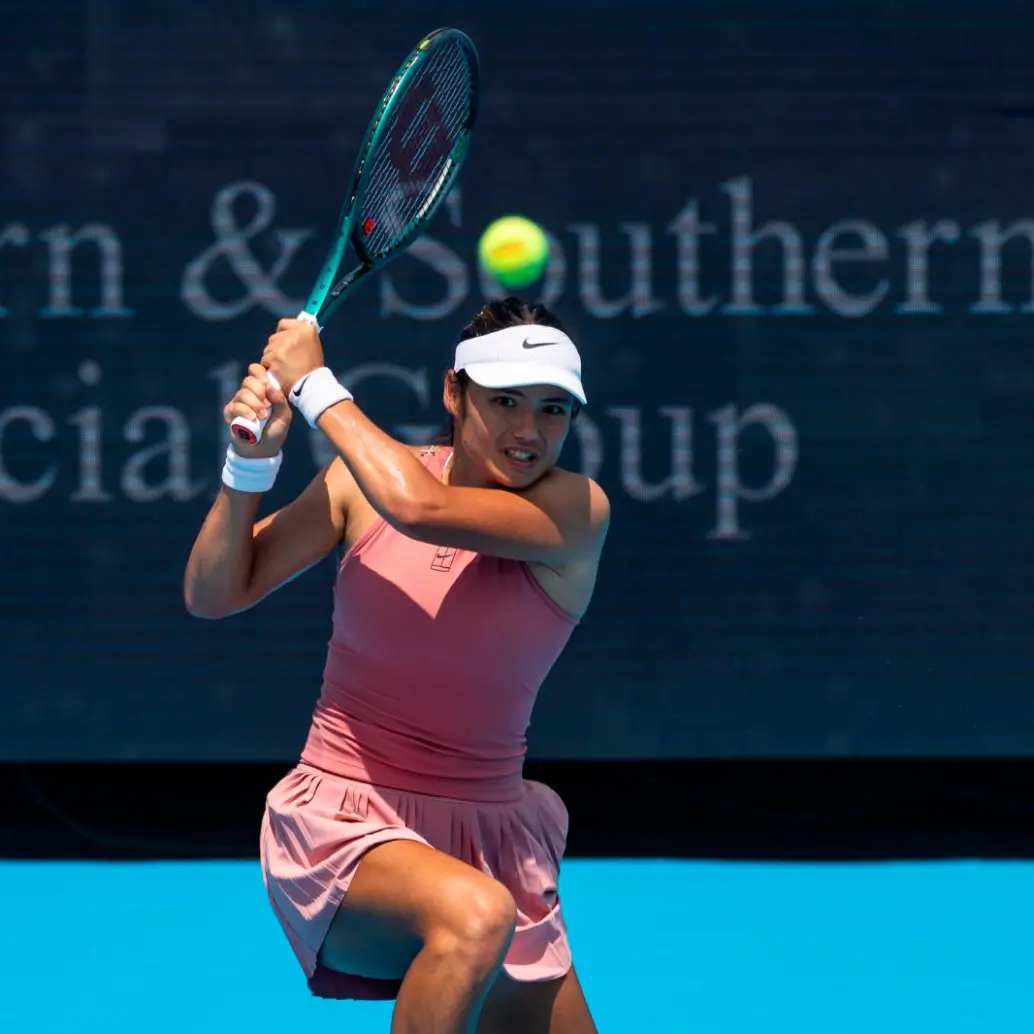 Emma Raducanu fue eliminada y no alcanzó un cupo a los octavos de final. Foto: GETTY. 
