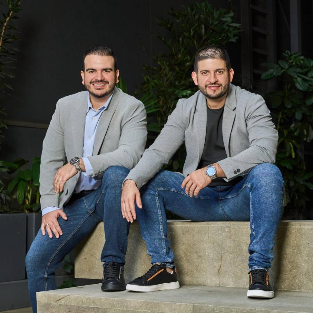Los dos hermanos paisas Andrés Felipe y Rubén Darío Betancur Roldán crearon su emprendimiento Cosmos, en El Hueco de Medellín. FOTO: Cortesía Cosmos.