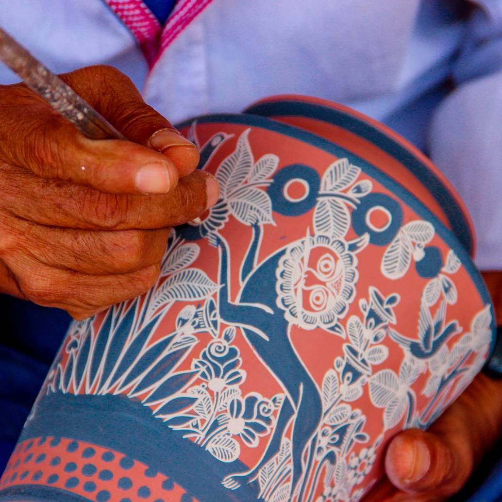 Las calles de Tonalá combinan historia, cultura y comercio en un ambiente donde el arte forma parte del paisaje cotidiano. Foto: Oficina de Visitantes y Convenciones de Guadalajara