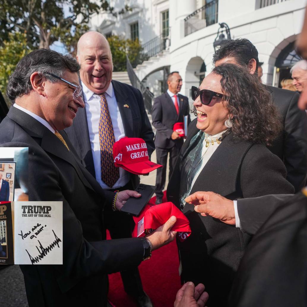 Un libro, una fotografía de recuerdo con un autógrafo y hasta unas gorras con la frase “<i>Make America Great Again”, </i>entre los regalos que recibió el presidente Petro tras encuentro con Trump. Fotos: Presidencia.